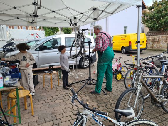 Fahrradspendenbörse von Kraichtal hilft vor Ort